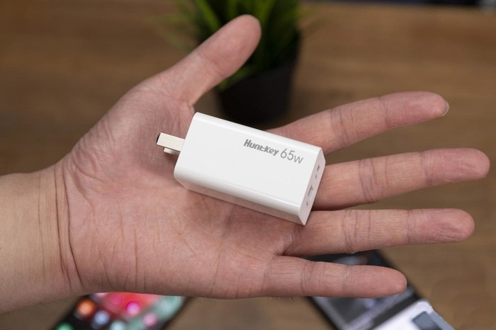 充电器实物图 充电器实物图